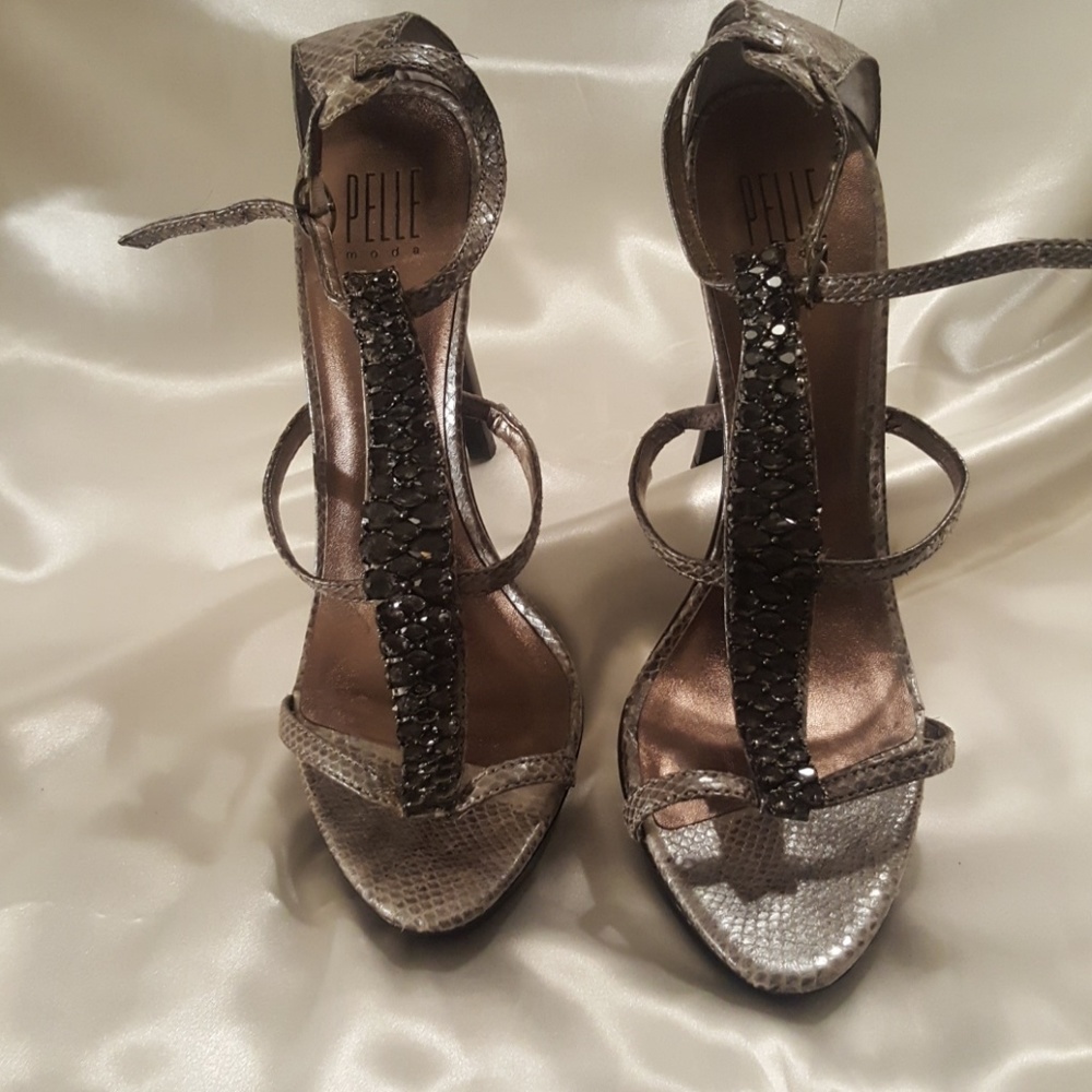 Size 10 metallic grey snakeskin